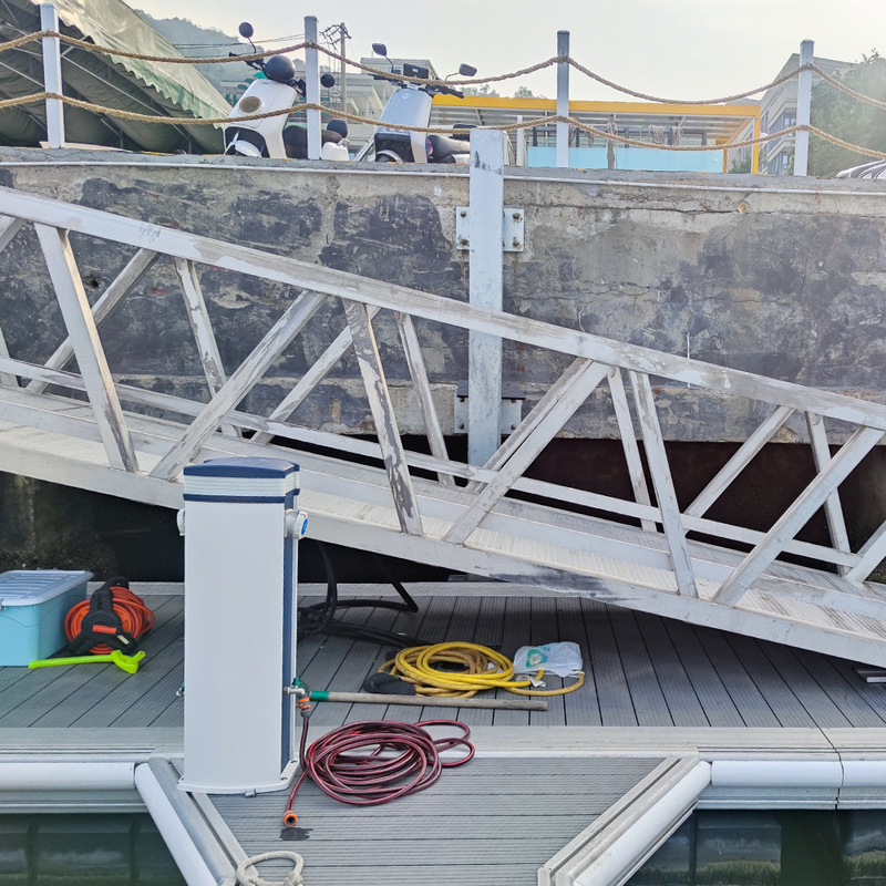 Loading Capacity 300kgs/Sqm Marine Aluminum Gangways Ramps Floating Dock Pontoon