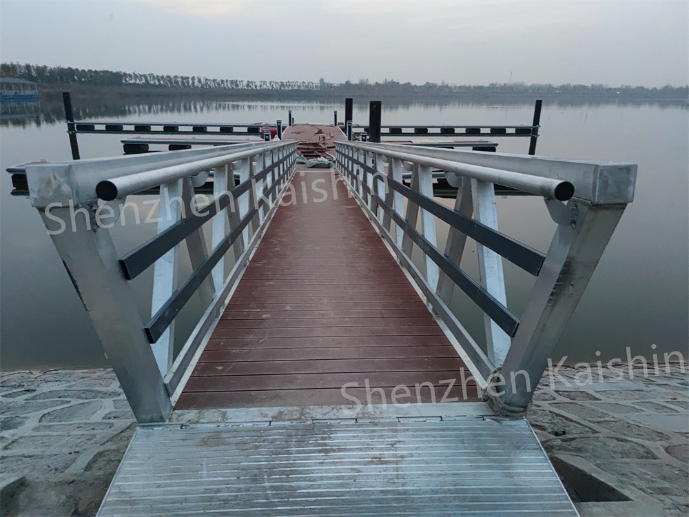 Strong Loading Capacity Aluminum Gangway Dock Ramp For Floating Pontoon